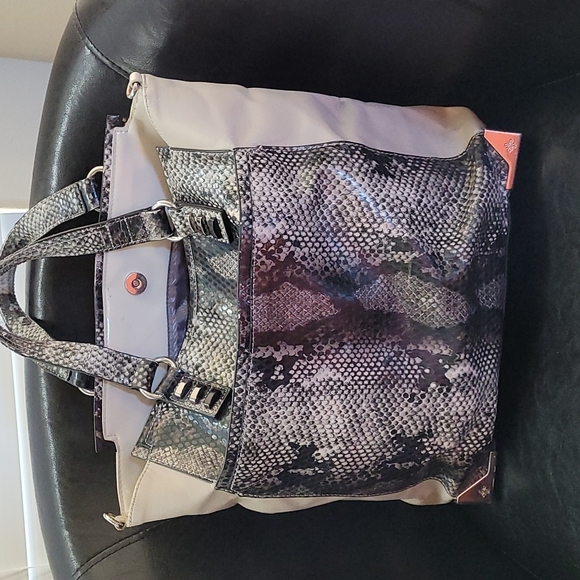 ❤Simply Vera Wang Large Faux Snakeskin Tote Purse❤ - Picture 5 of 16